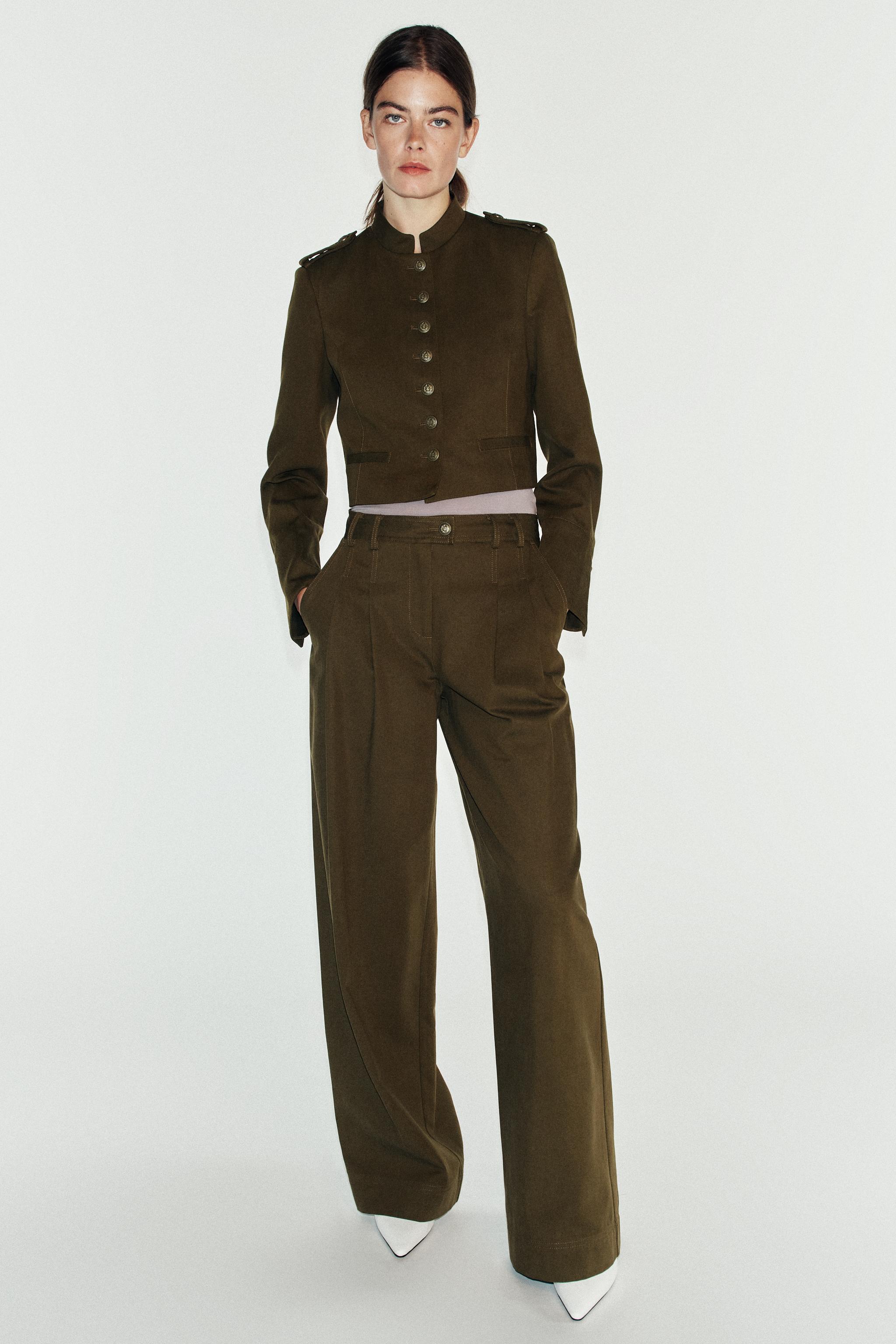 VESTE COURTE À ÉPAULETTES